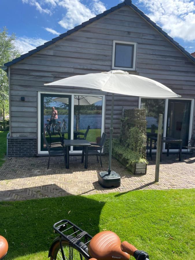 Mooi Vakantiehuis Prachtig Gelegen Aan Het Water Rijpwetering Bagian luar foto