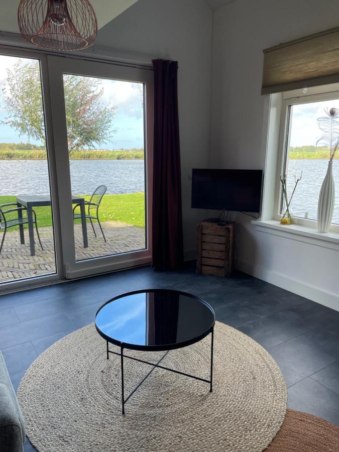 Mooi Vakantiehuis Prachtig Gelegen Aan Het Water Rijpwetering Bagian luar foto